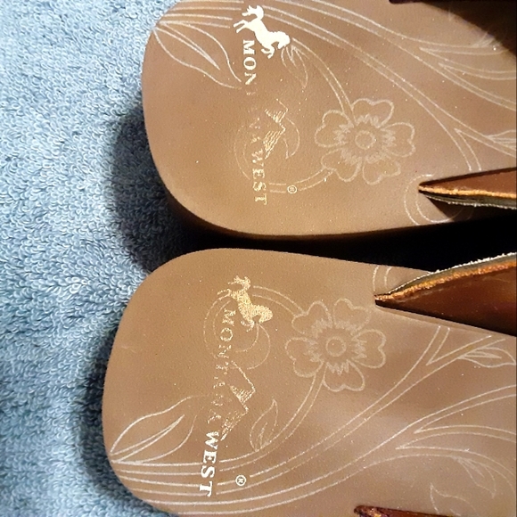 Bundle of Toes Sandals - Picture 9 of 16